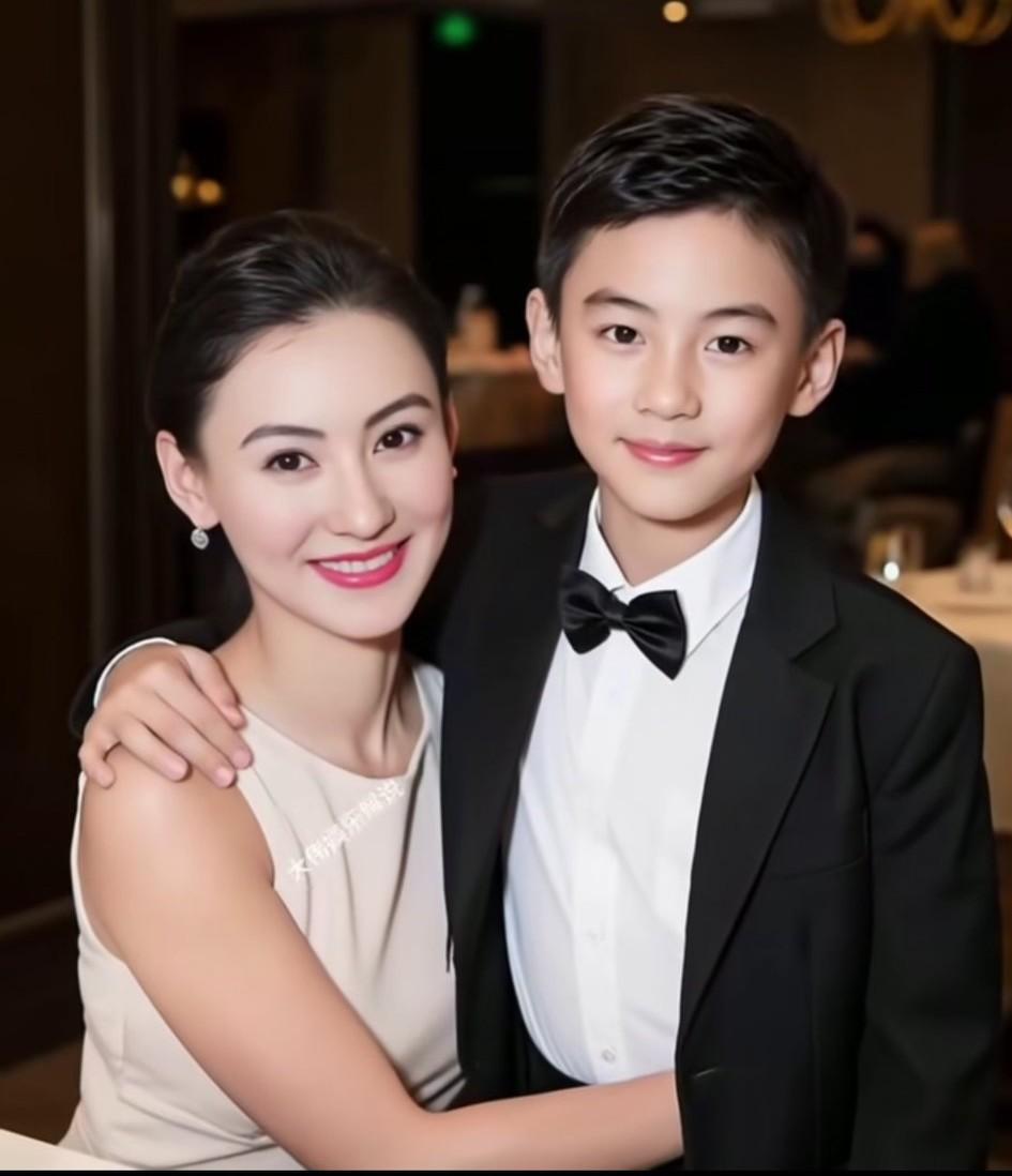 张柏芝的三个儿子中，三儿子张礼承应该是三个儿子中颜值最高的一个，虽然两个哥哥颜值