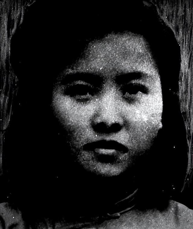 1949年，女教师朱世君被军统特务抓捕，在押送往渣滓洞的途中，押送人员李朝成认出
