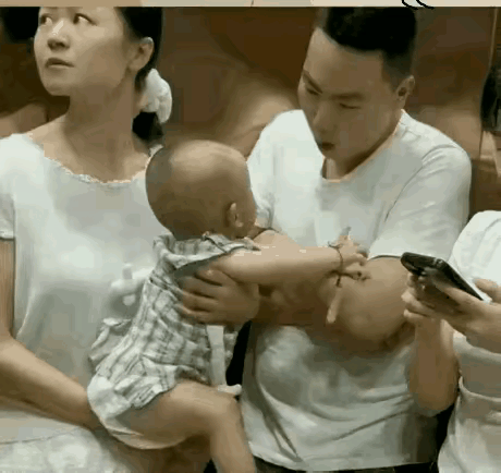 大哥也是一翻好意，美女有点不领情了吧