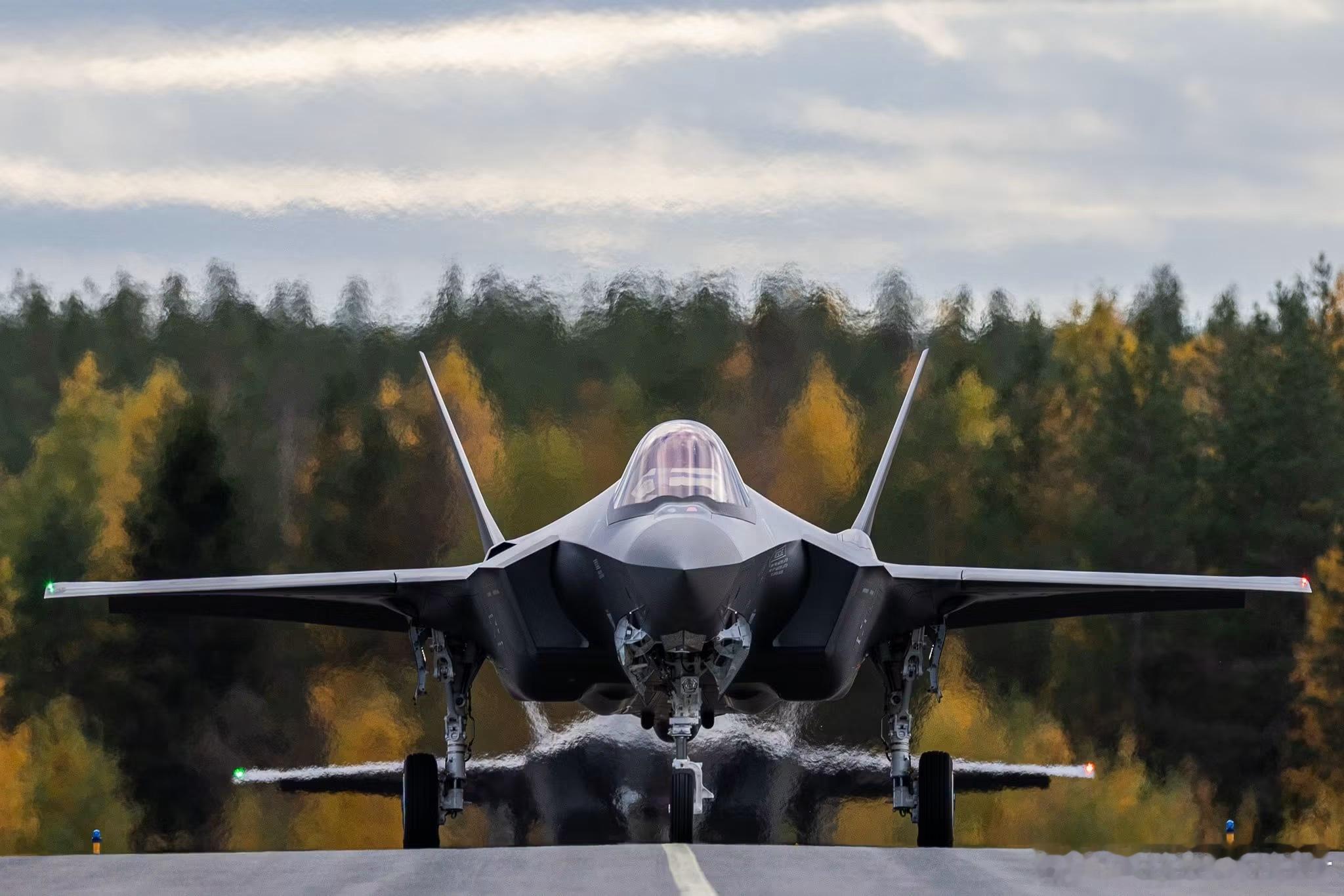 芬兰空军的第一架F35A交付 武器装备外军影像兵器影像 ​​​