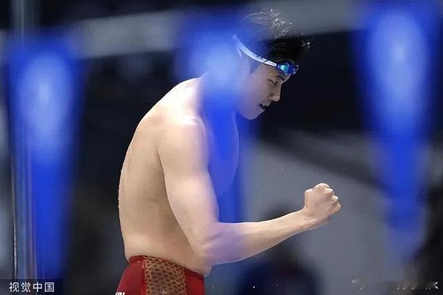 喜欢汪顺的有福了汪顺从不摆冠军架子，对待普通粉丝、年轻队员都格外友善，愿意分享训