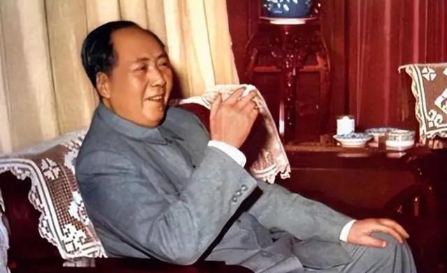 1957年，陈赓带好友去见主席，并高兴的说：“主席，当年秋收起义，就是他给我们送