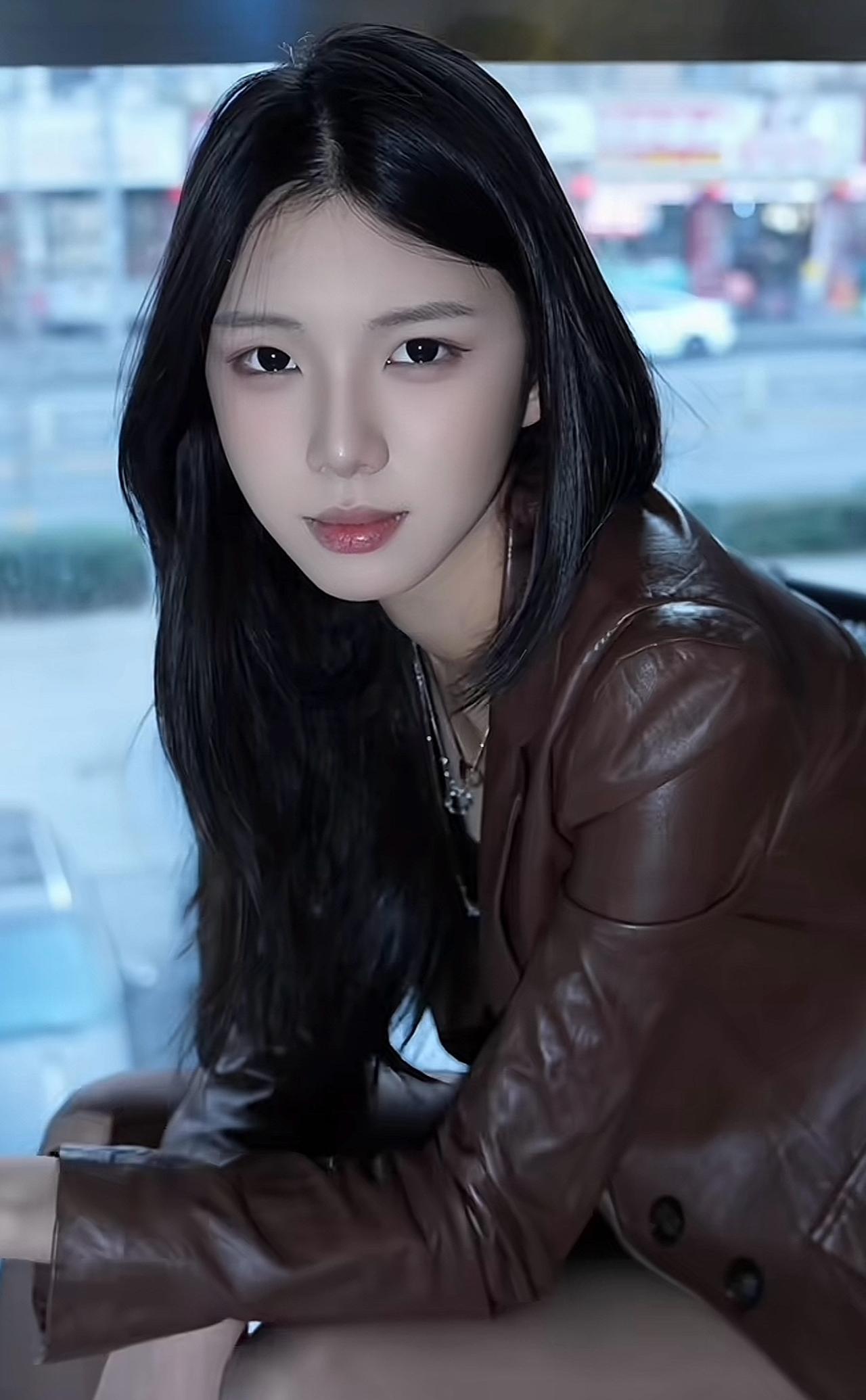 人最大的愚蠢是说的太多
最高的境界是保持沉默
最强的能力在于忍耐
最好的修养在于