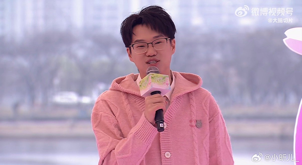 李飞单押的神李飞你还有多少惊喜！临场唱rap开出单押盲盒，一句接一句不重样，喜人