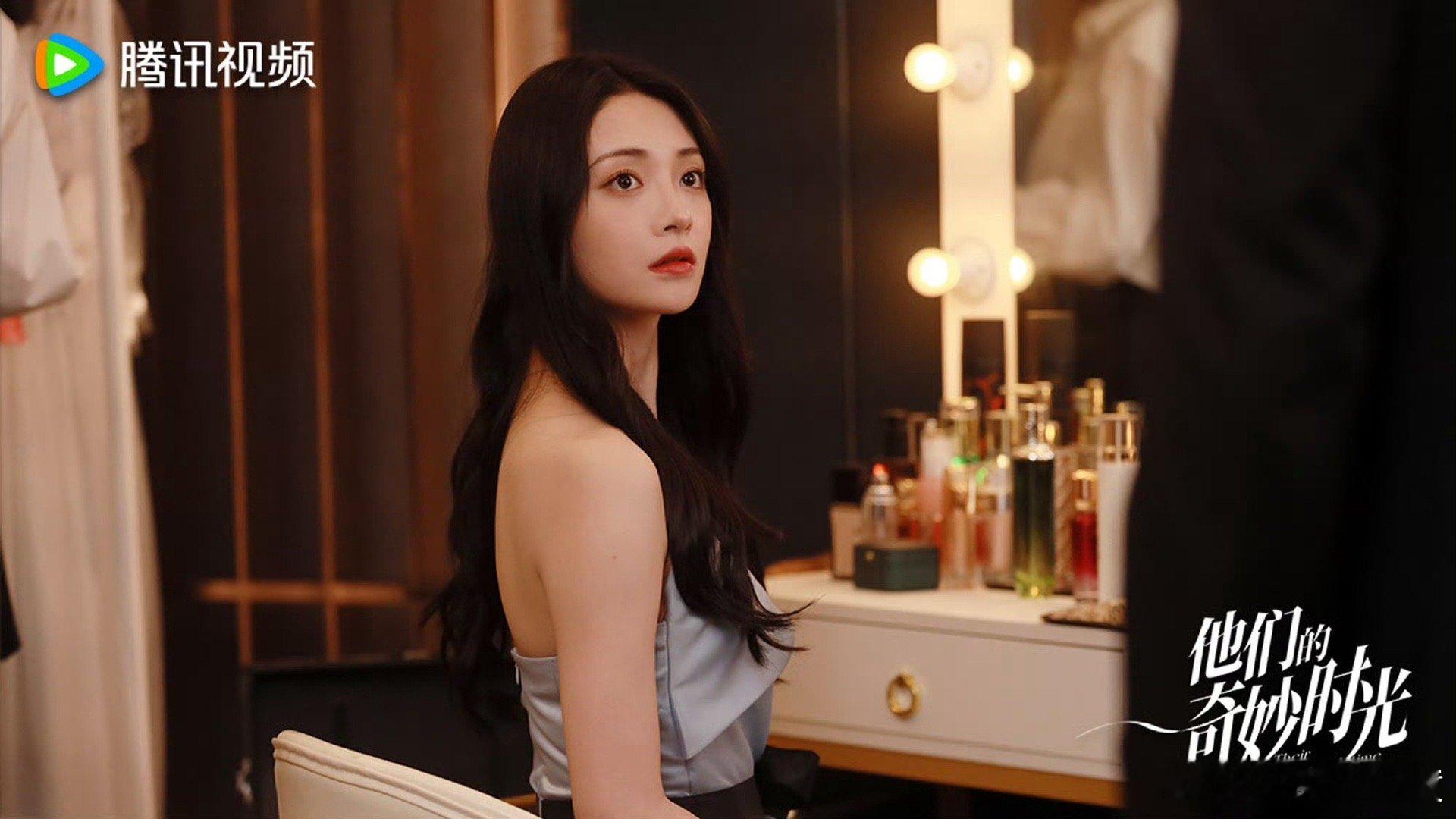 #他们的奇妙时光主创直播# 走过路过千万不要错过新剧[哇]，这是什么奶狗人设，破