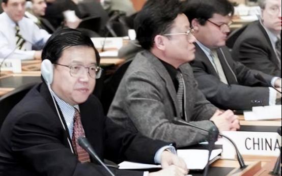 “请你滚出去！”1997年WTO谈判桌上，美国代表蔑视我国肉类产品，称“只能做狗
