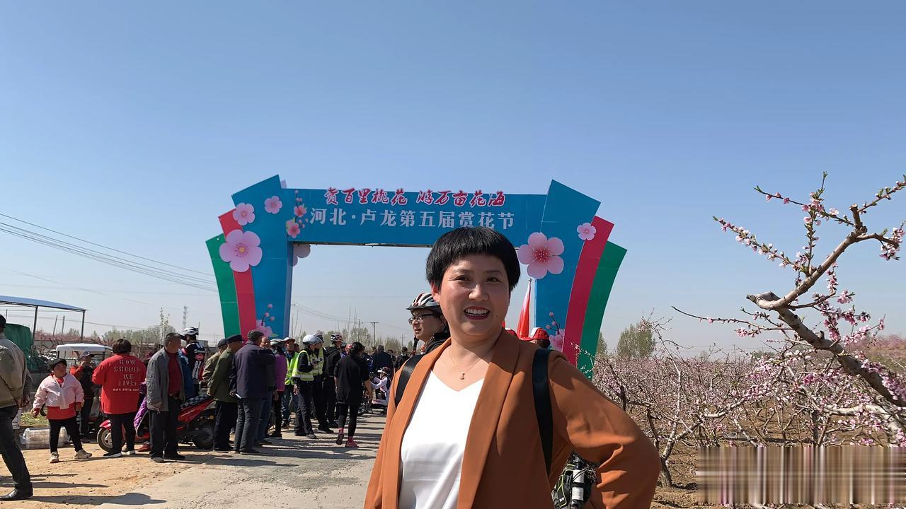 卢龙第五届赏花节[撒花][撒花][比心][比心]
每个人的心里，都有半亩花田，
