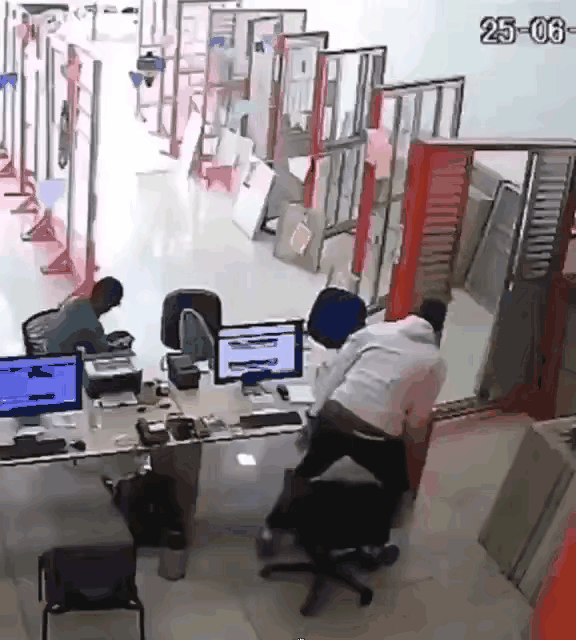 新年快乐，
老板应该很开心了。