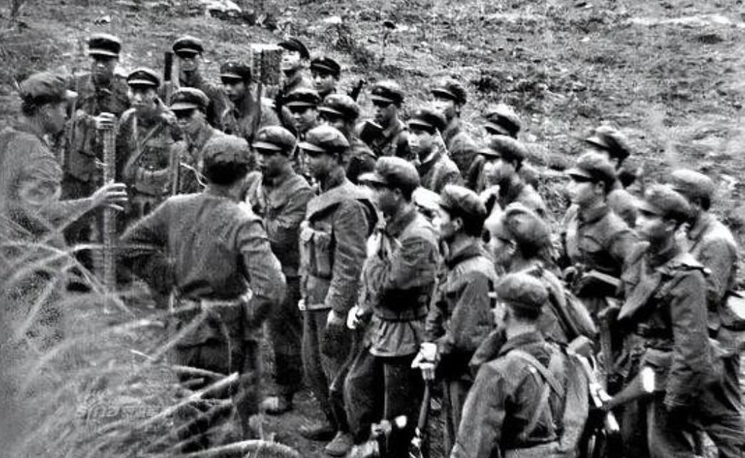 1979年，越南老百姓发现一个怪象：中国军队撤退时，为什么专炸水泥电线杆？ 
 