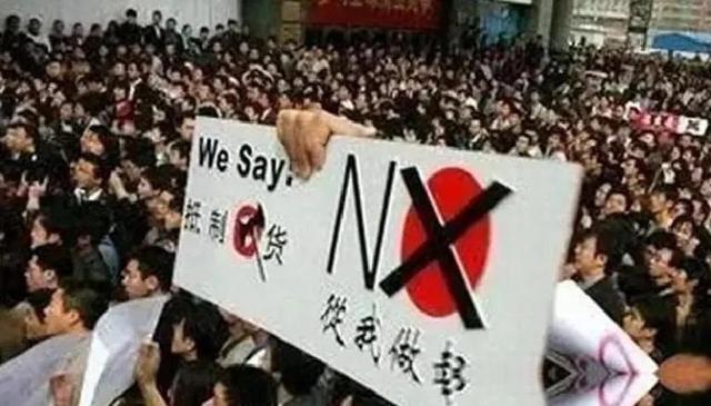 早期美国提出限制要求时，华为手机零部件里约24%来自日本，全球供应链形成深度联动