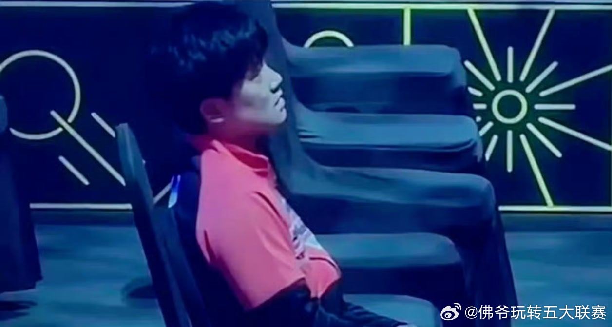 王楚钦首夺世界杯冠军引爆热搜，日乒队员看台表情成焦点2026年4月6日，国际乒联