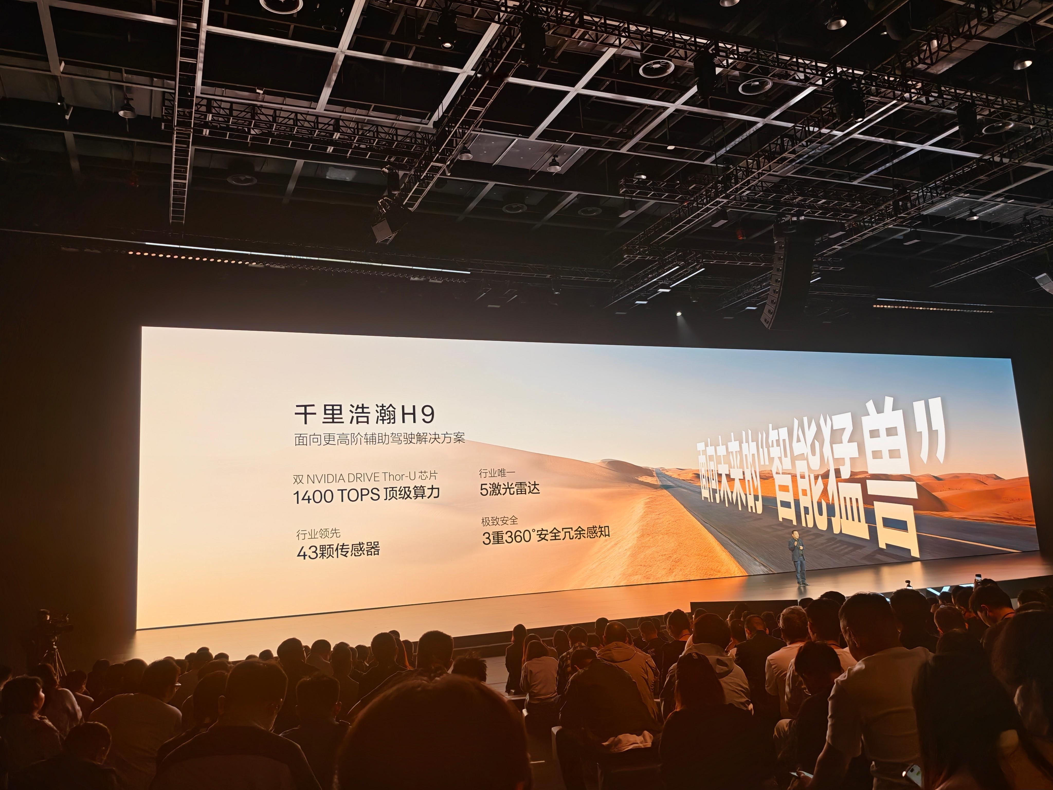 超级Eva的出现，为极氪8X的整车智能提供了清晰的人车接口。它绝非极氪8X车机语