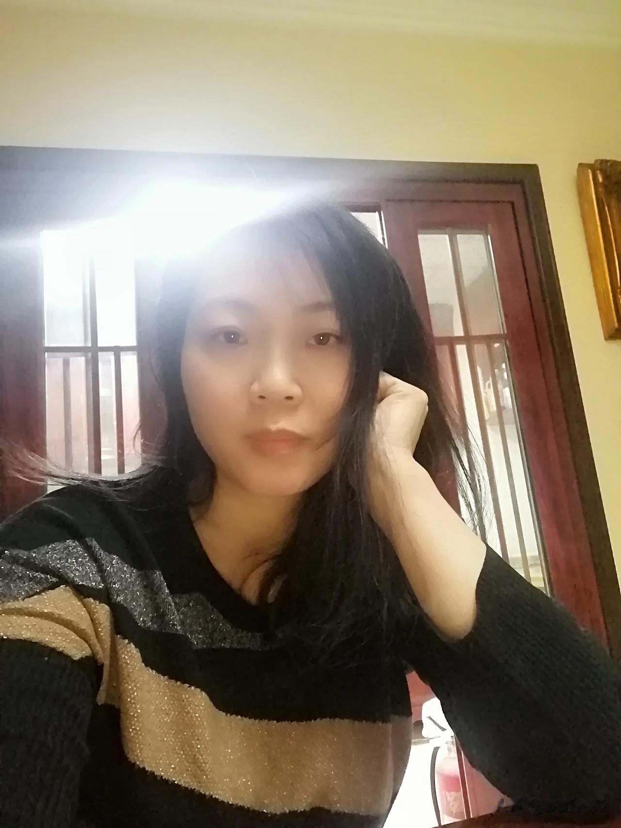 #北京头条#一种对抗，开始搅乱一个女人的心。

这是娟的一种切身的感受。

娟，