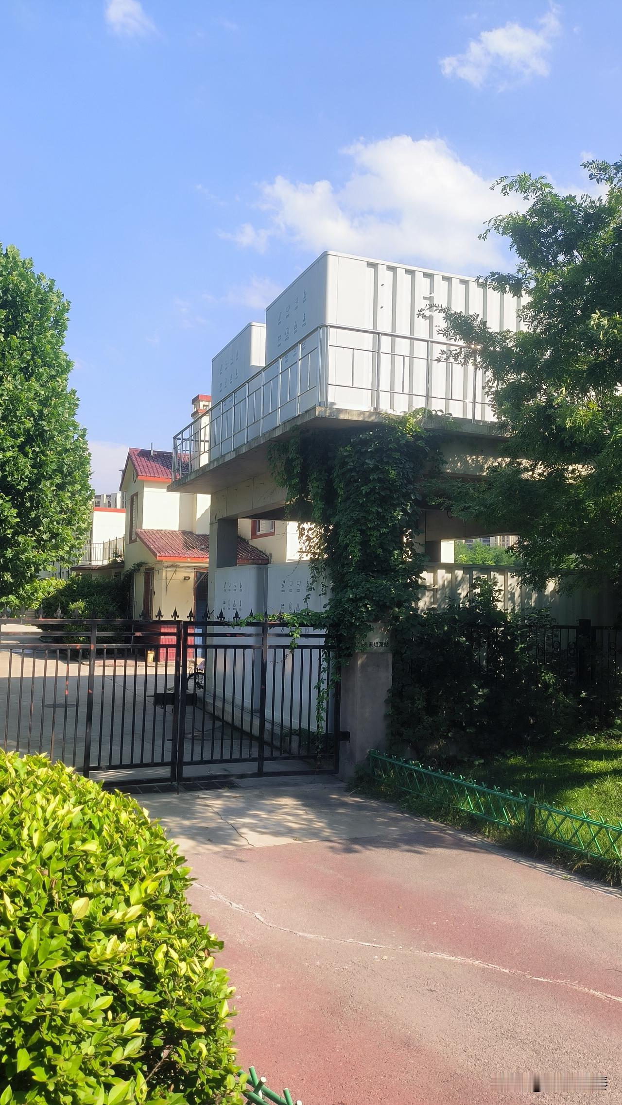 逛东湖公园常路过！藏在公园里的保定城东防汛心脏
 
实拍保定东湖公园内米家堤泵站