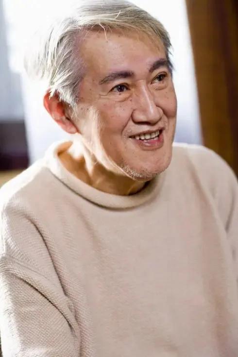木心的话发人深省：“你相信的太多，是因为你知道的太少。人类社会的黑暗，普通人哪怕