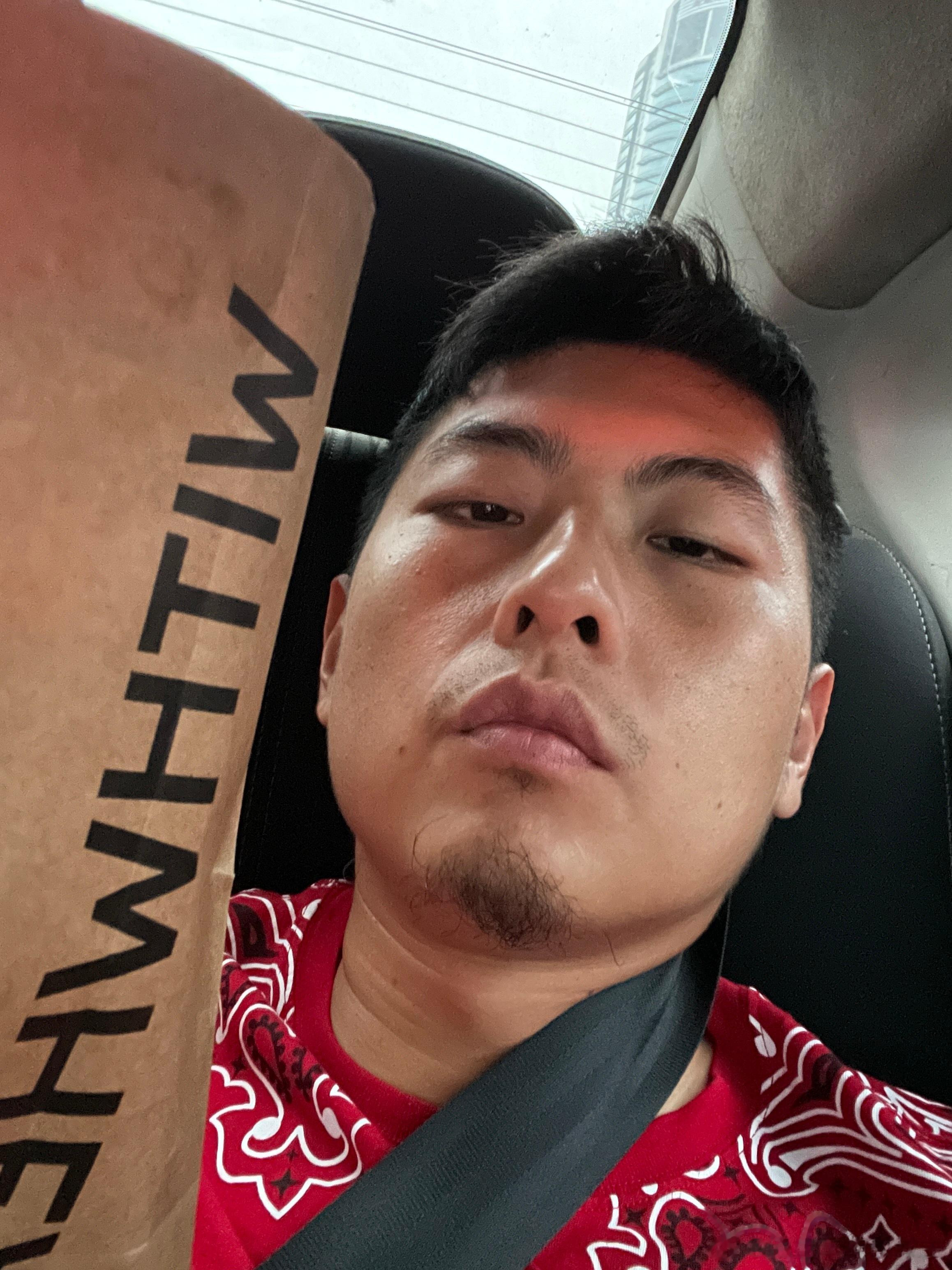 【一天一顿饭计划第2天】到5点坚持不住了，吃了两份猪排蛋包饭，吃了一份饼，出来又