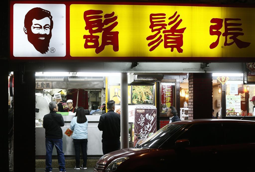 知名台湾卤肉饭品牌鬍鬚张9月20日晚间发布正式声明，回应近期网络上的相关争议：近