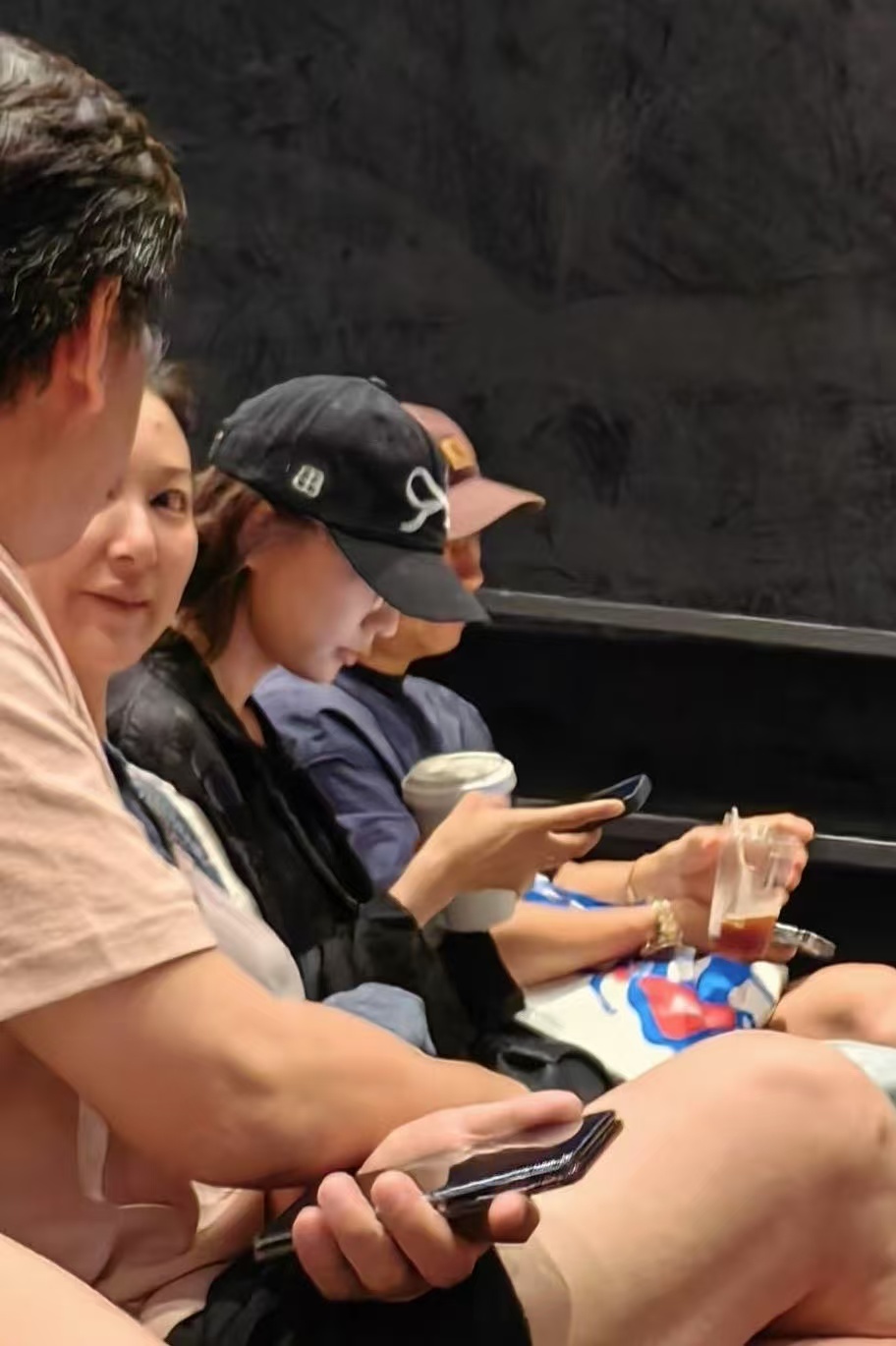 王珞丹分享戏剧马拉松行程 救命！王珞丹的戏剧节vlog也太真实了！记录自己赶场时