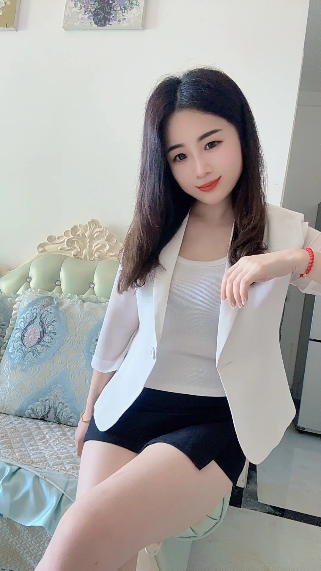 单身久了，就很难在喜欢上别人了，即使遇到喜欢的人，心里还是会想，算了吧...