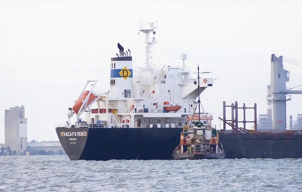 这是接手一个烫手山芋？特朗普此前还拍着胸脯喊美企去委内瑞拉挖石油捡便宜，承诺给足