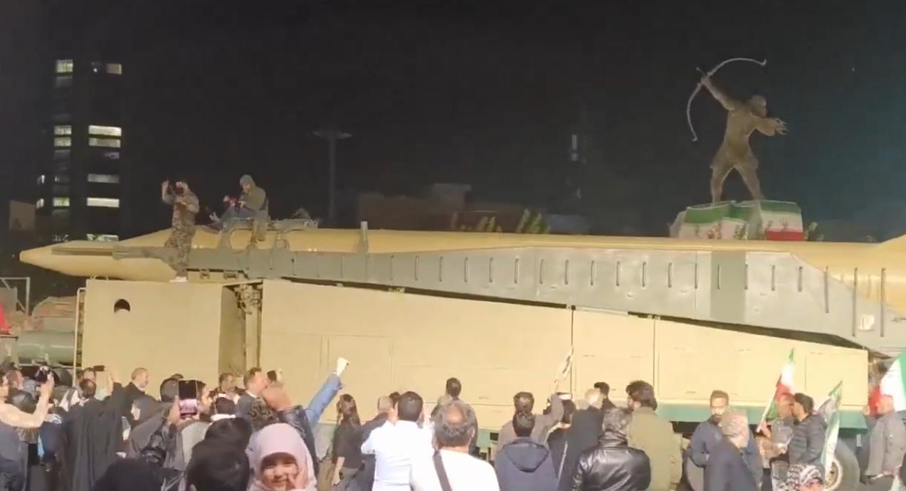 “败者一方，无权制定规则”

伊朗不仅无视美国开放海峡的最后通牒，还完全放了美国