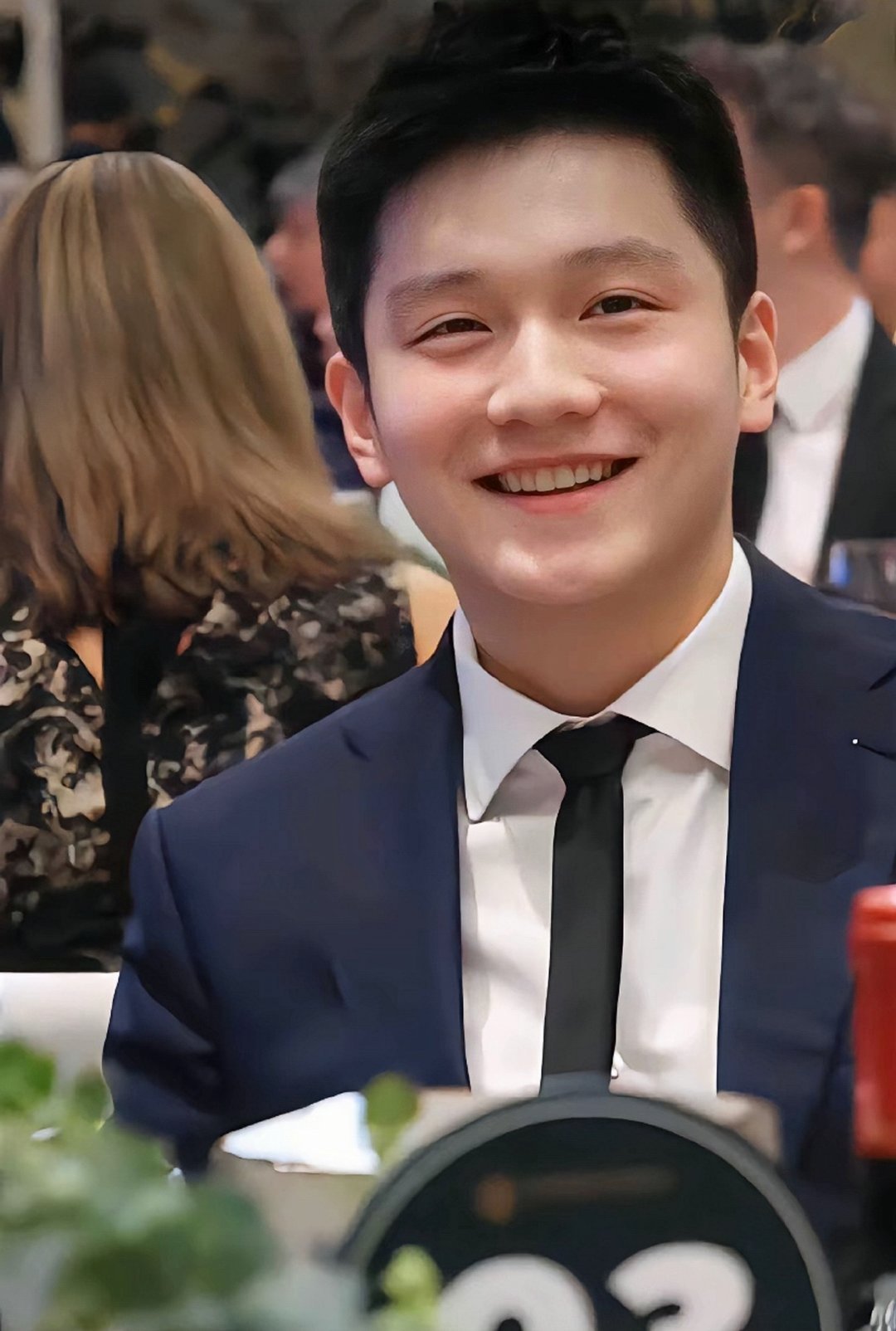 小甜豆这组盛世容颜谁能顶得住，一举一动都带着诱惑力。共赏！[太开心]​​​