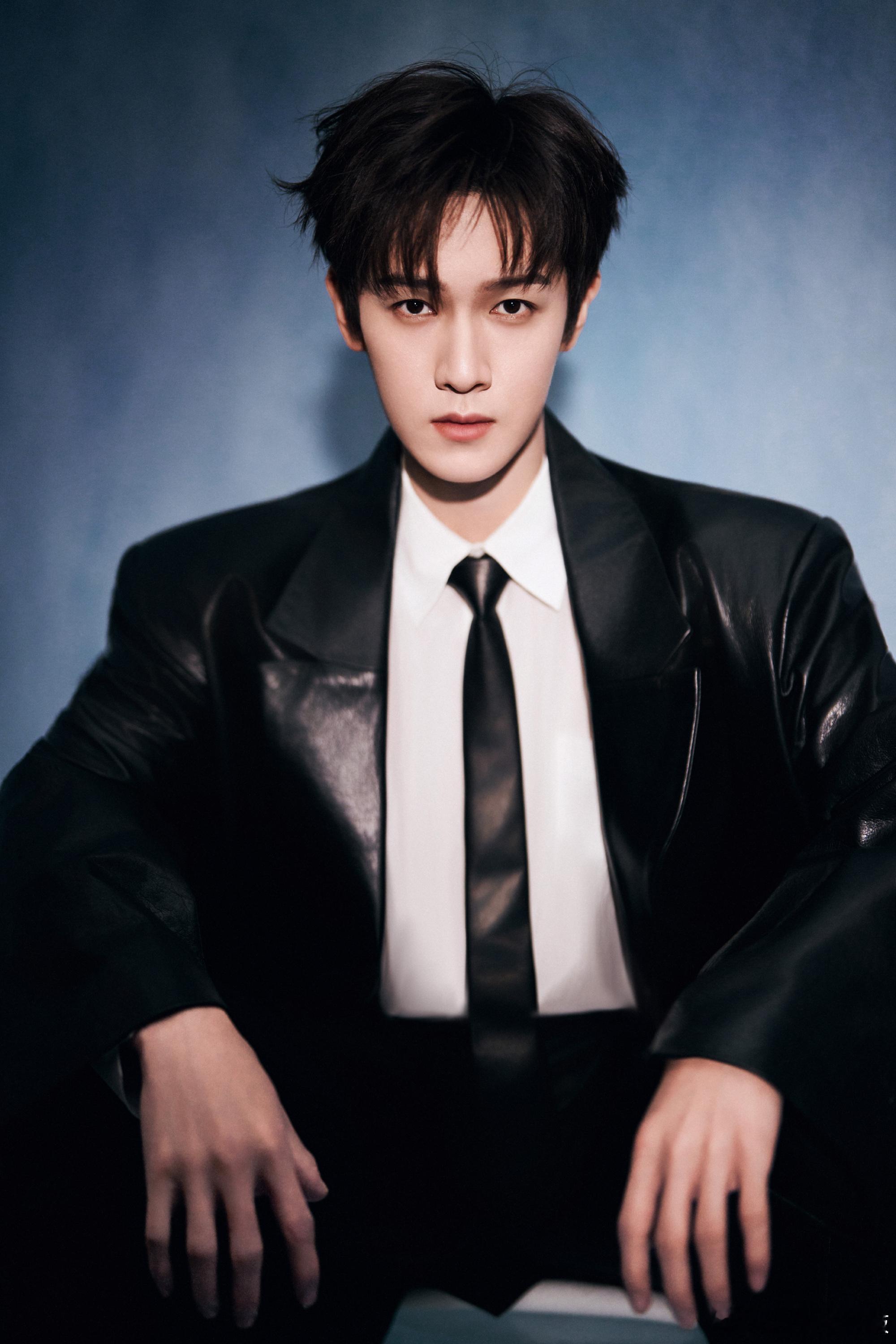 李昀锐VS李昀锐VS李昀锐李昀锐一步一步到一部一部 慢慢回看你走过的路，每一个角