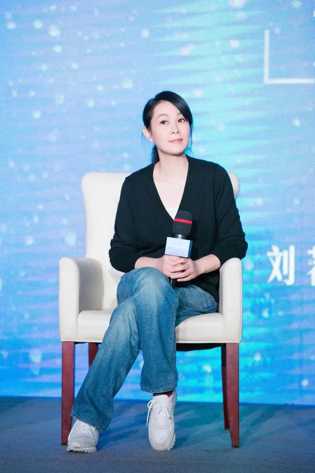 谁又能想到，曾经的刘若英变成了现在的闫妮？不得不说，岁月是一把杀猪刀。不会因为你