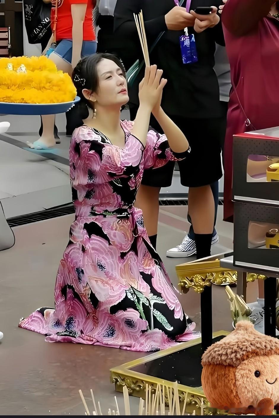 拥有几辈子花不完的钱，她还在求什么？

普通人看明星可能都是光鲜亮丽的外表，也许