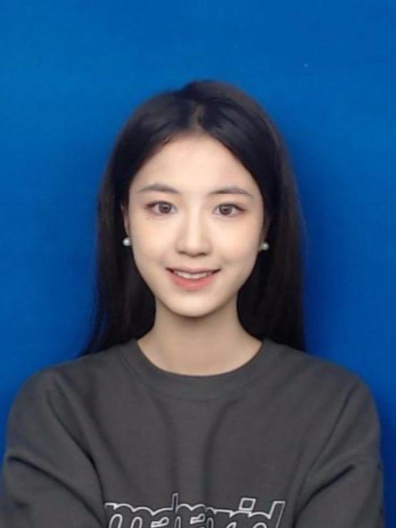 右滑看我高三🆚大四变化。进步的其实是我的化妆技术哈哈哈哈哈