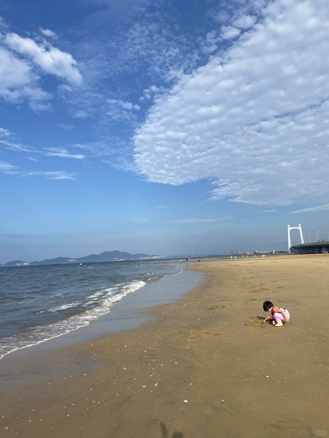烟台丨万米沙滩太好拍了🏖️能赶海，附位置