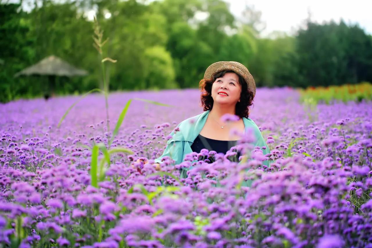 尤其对70后、60后这两代女性来说，你们的认知观念根深蒂固，醒悟不是一朝一夕的事