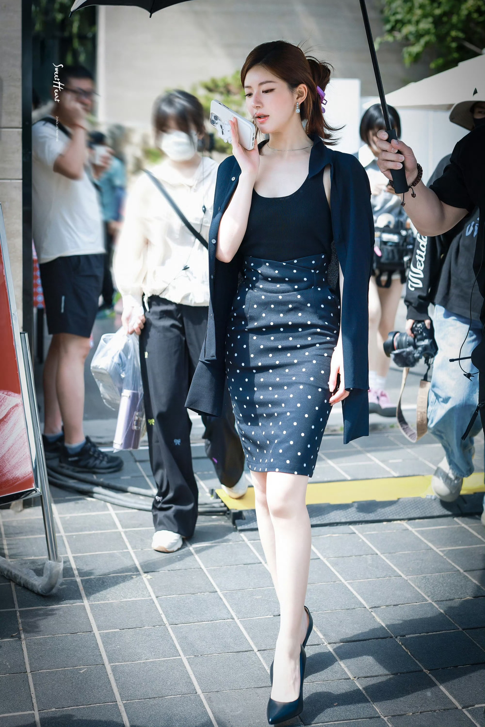 #许我耀眼 路透#金牌女主播耀眼到我了✨这个腰身比全世界都要吻上来[爱慕] ​​