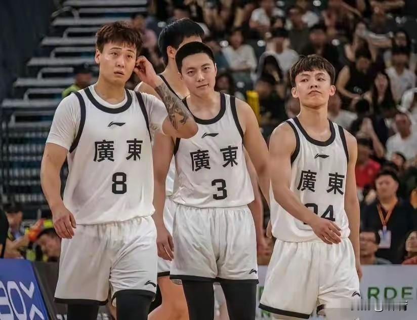 全运会男篮小组赛第一个比赛日结束后，可以看出，有以下三支球队有争冠的实力：

1