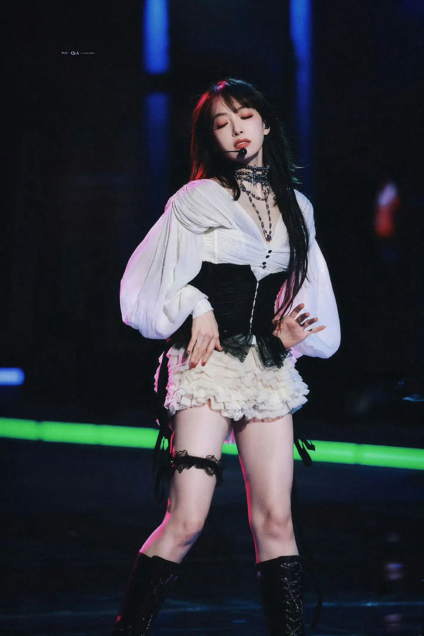 宋茜果然还得山东大妞啊，这身材和肉腿可太稀罕了 ，而且居然还有腿环~ 