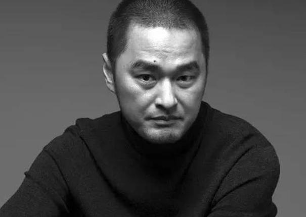 身价8亿的冯唐组织了一场豪华饭局，邀请十人却有六人爽约。饭店经理焦急道：“提前准