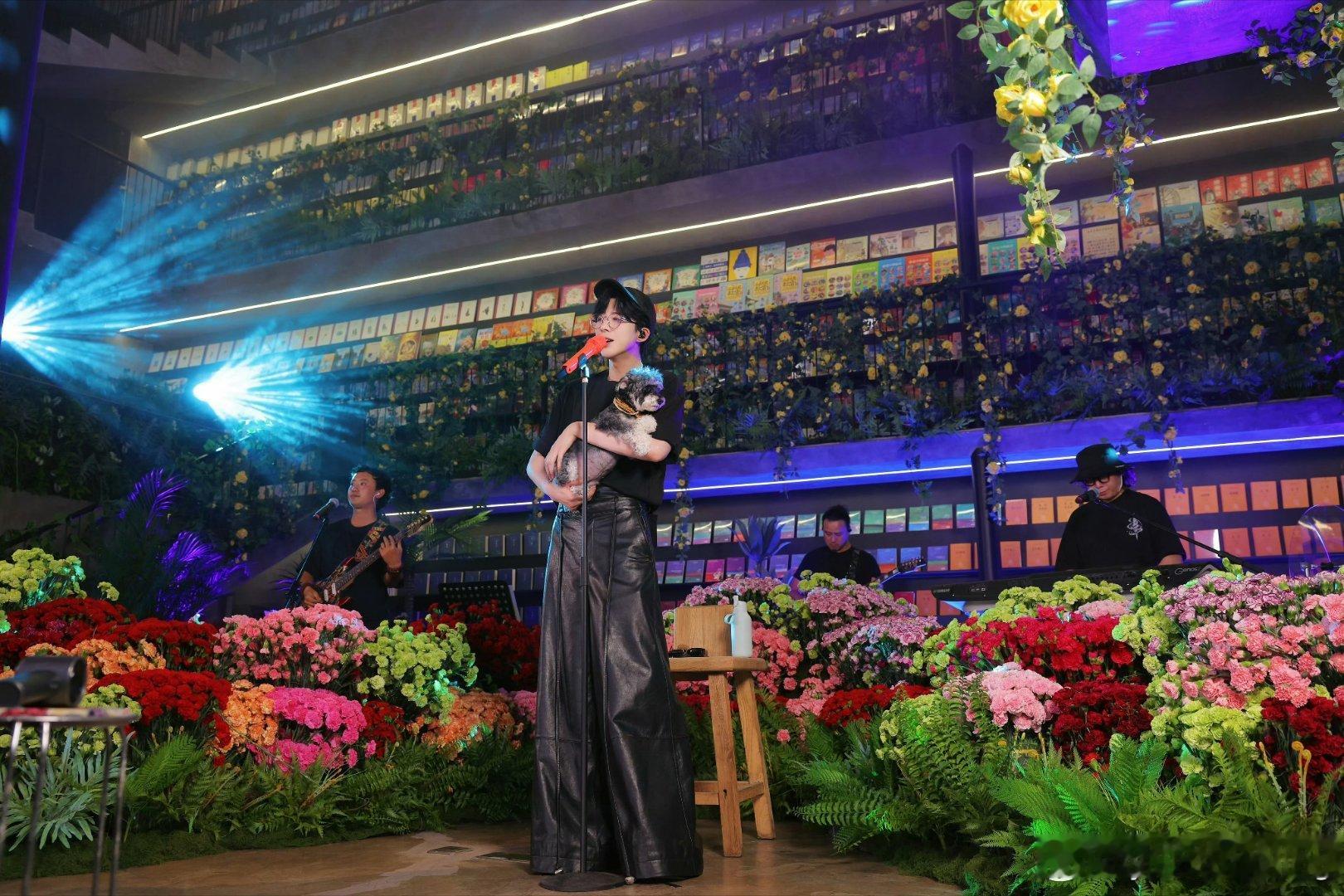 摩登兄弟丨刘宇宁地球超新鲜﻿ ﻿刘宇宁出道八周年    |刘宇宁听他歌声跌宕，看
