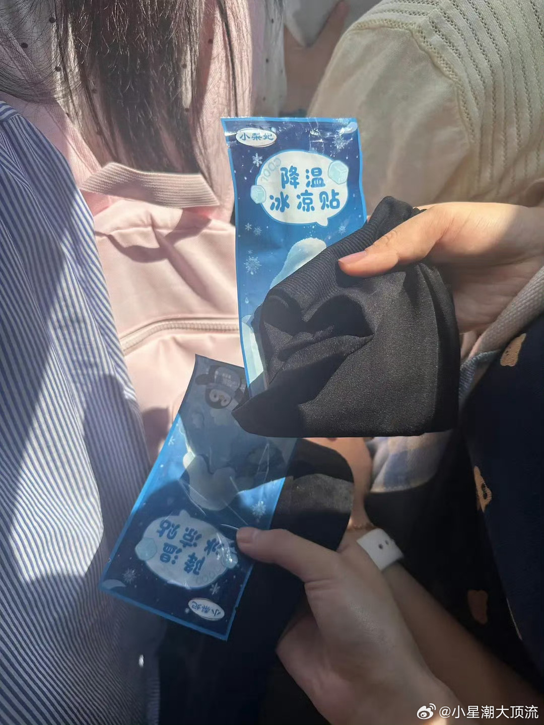 kimjisoo金智秀给粉丝发放降暑用品 金智秀北京萨洛蒙活动，在得知粉丝在外面