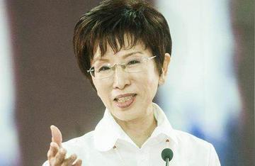 她真的等急了！7月17日，快80岁的洪秀柱站在杭州，说自己是“在台湾生的浙江人”