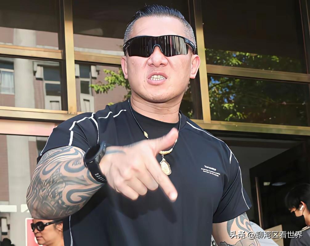 馆长最近怎么了？最近馆长的言论越来越让人摸不清头脑了，和他之前的人设越来越不一样