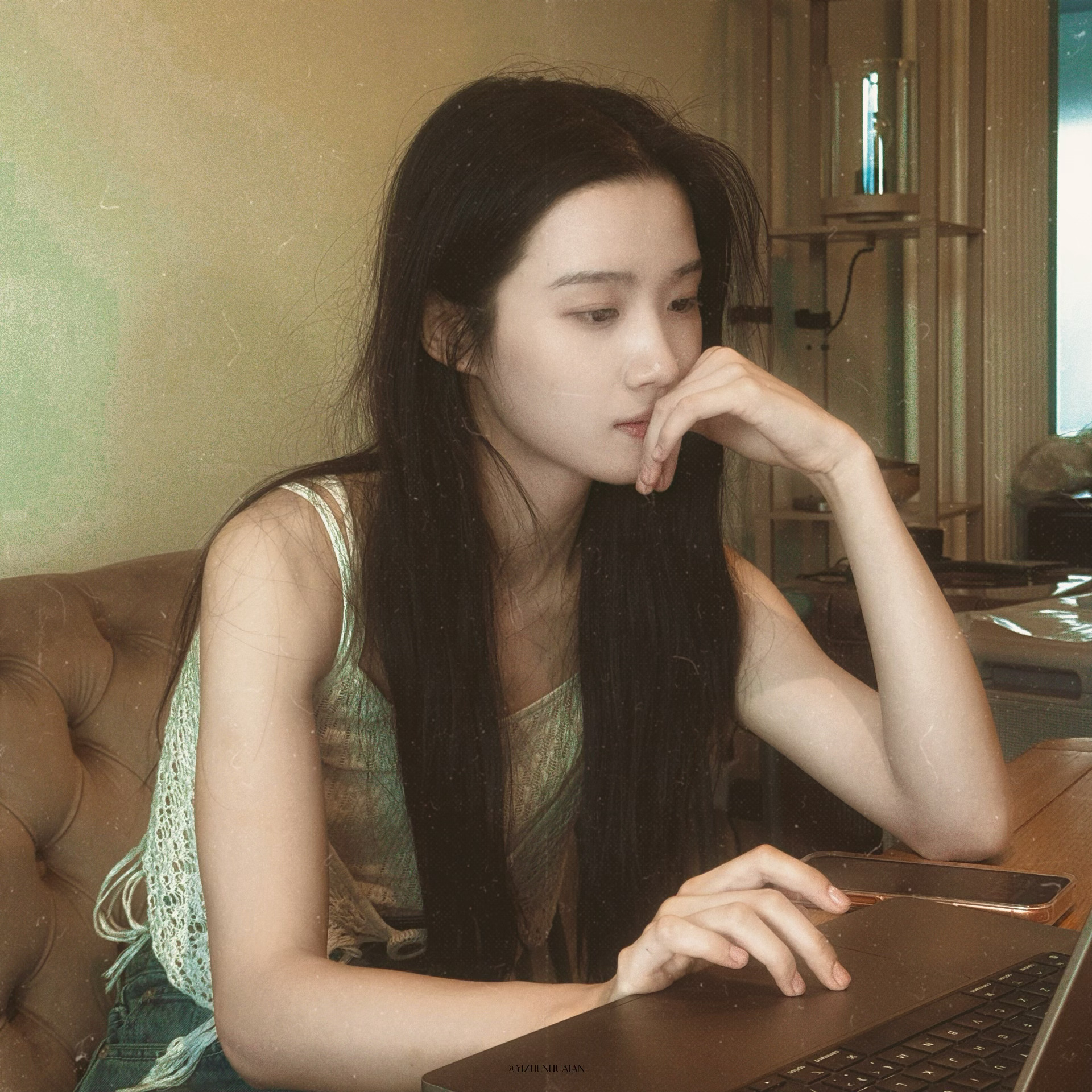 給你寄一封返潮的明信片卢昱晓