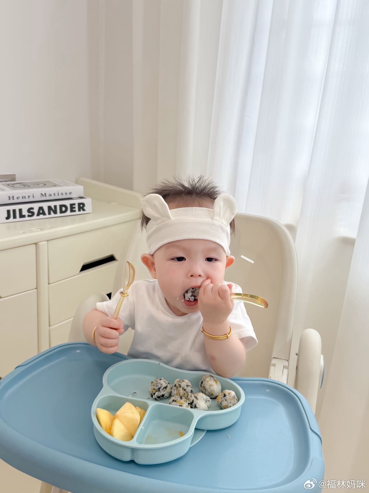 当你发现勺子和叉子竟然也可以这么萌！👶🍴这套叉勺超级轻，大大方便了宝宝干饭~