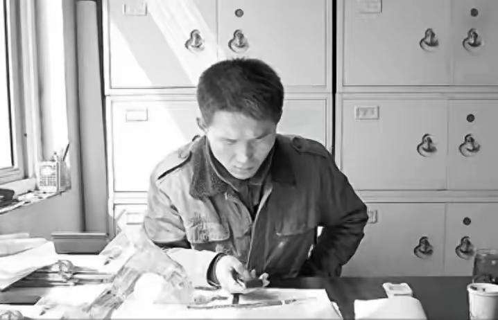 山东一大学生村官，考上了江西的警察编制之后，却被告知，他已经被列为网上在逃犯。村