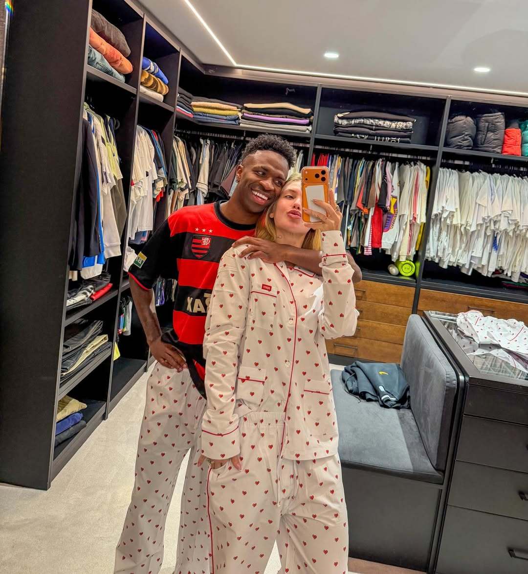 威尼修斯和女友Virginia睡衣自拍。halamadrid