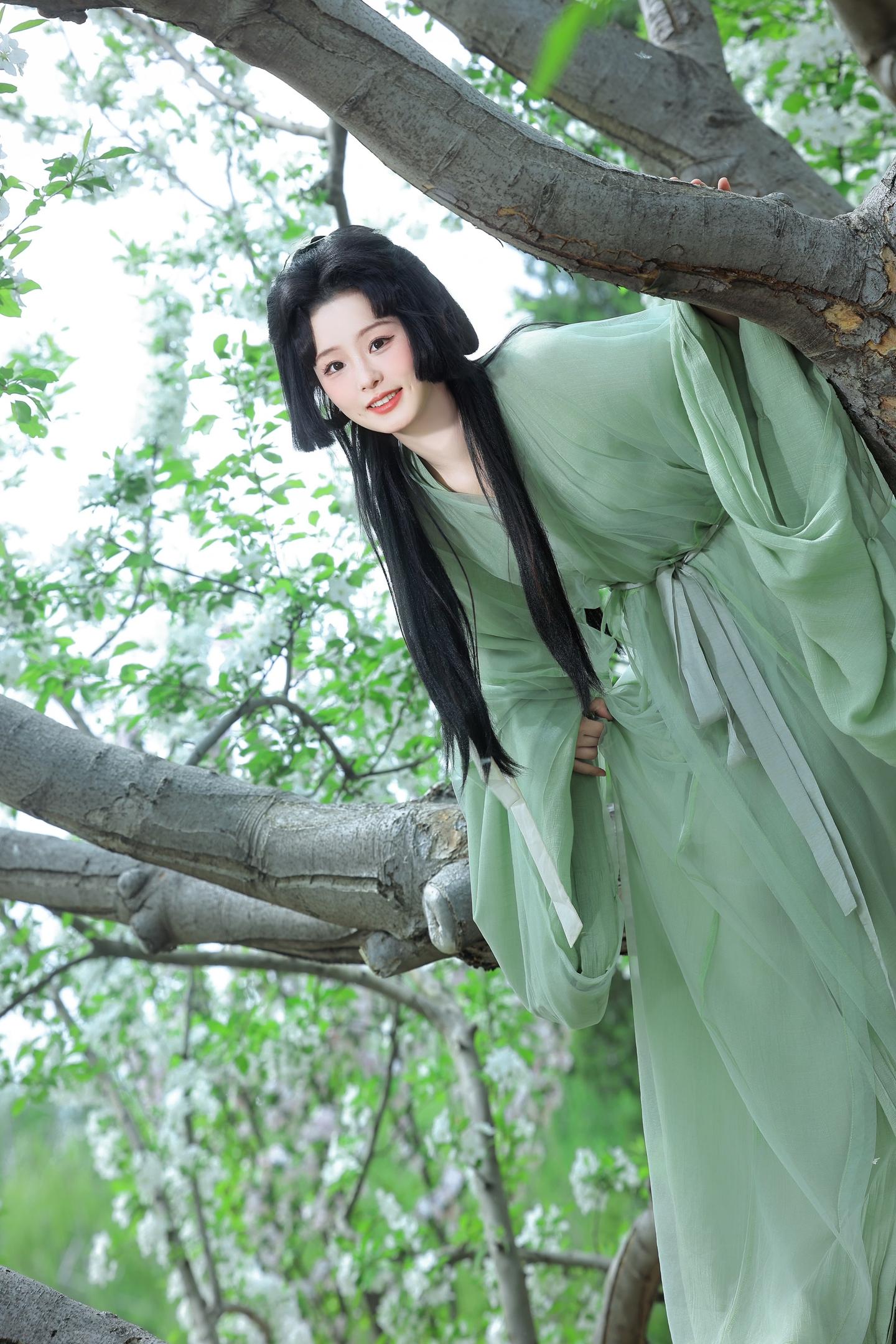 “小花妖能有什么烦恼呢”她只是一朵白海棠呀 摄/后：我