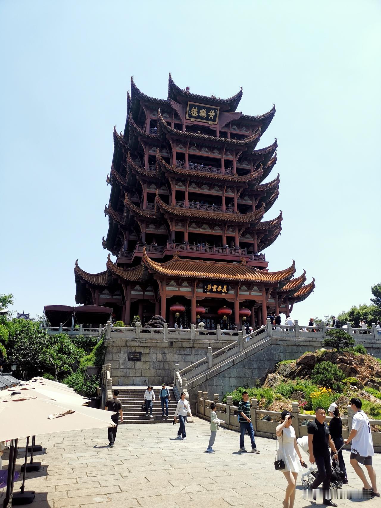 走南闯北，还是我大武汉壮美！

今天一家三口去黄鹤楼了，儿子有十几年没去了，想念