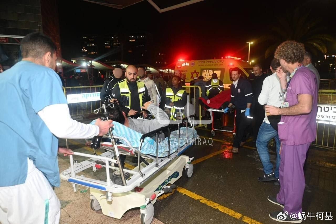 内盖夫地区遭到伊朗导弹打击煮熟了N多鱿鱼，主要是士兵，有100多人受伤，至少6人