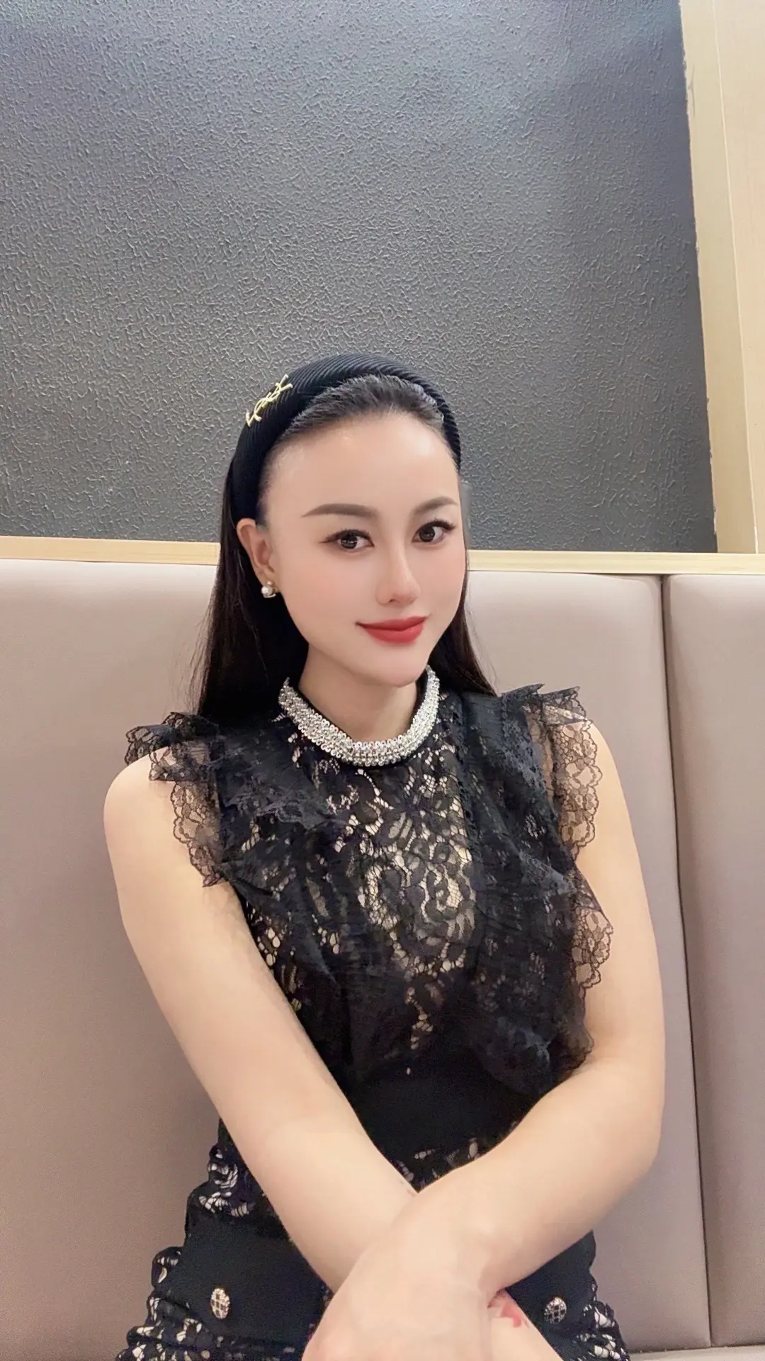 “把自己打扮的漂亮点，不紧招財还致富看似肤浅，但绝对有用，因为优雅的形...