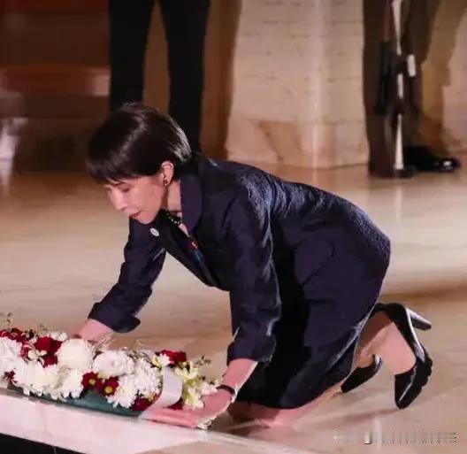 5月4日，日本首相高市早苗对澳大利亚进行正式访问，前往澳大利亚战争纪念馆致敬时，