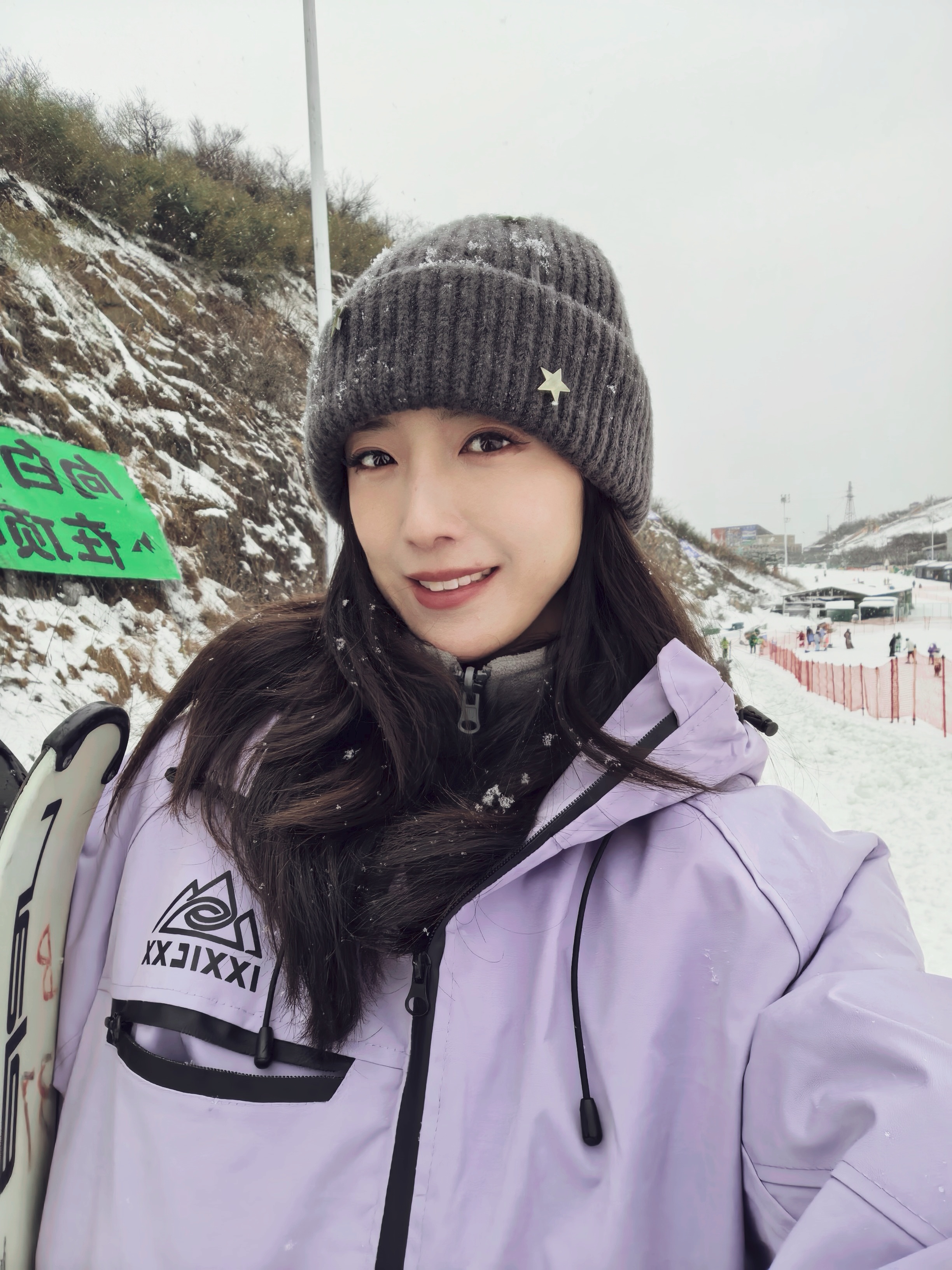 天呐今天超级开心错峰滑个雪，结果上山以后看到了好大的雪，小吴同学开心疯了